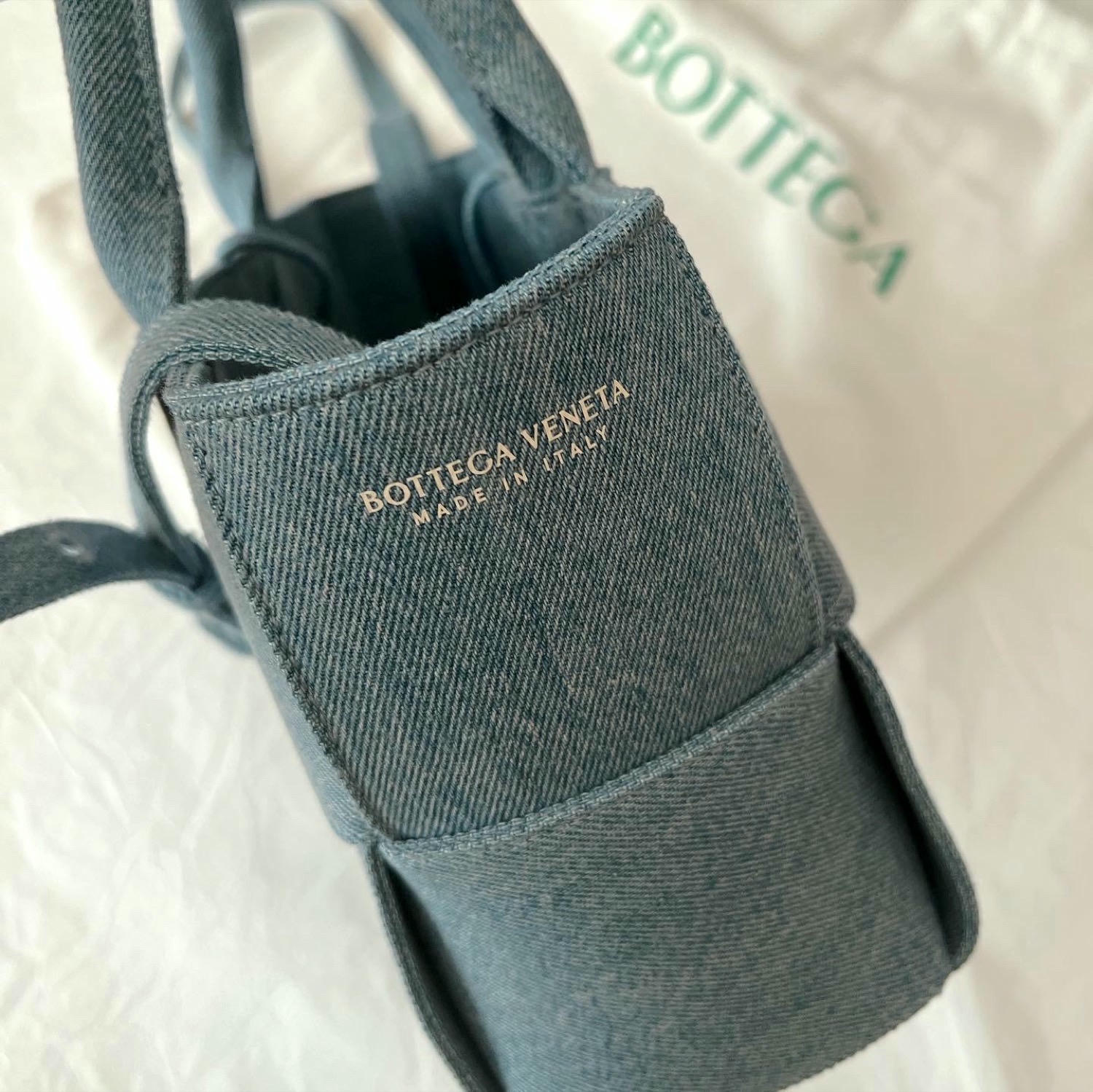 Bottega Veneta 2022 季節限量牛仔款與購買好價格分享 - 第3張圖 Bottega Veneta 2022 季節限量牛仔款與購買好價格分享