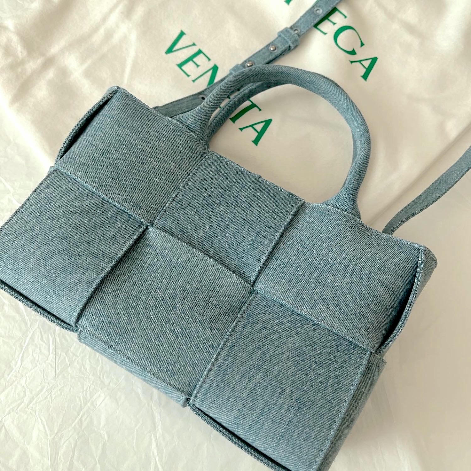 Bottega Veneta 2022 季節限量牛仔款與購買好價格分享 - 第2張圖 Bottega Veneta 2022 季節限量牛仔款與購買好價格分享